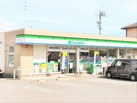 :ファミリーマート　梨子ノ木店　徒歩約3分