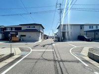 その他現地写真:接道　東側道路　幅員約6.0ｍ
